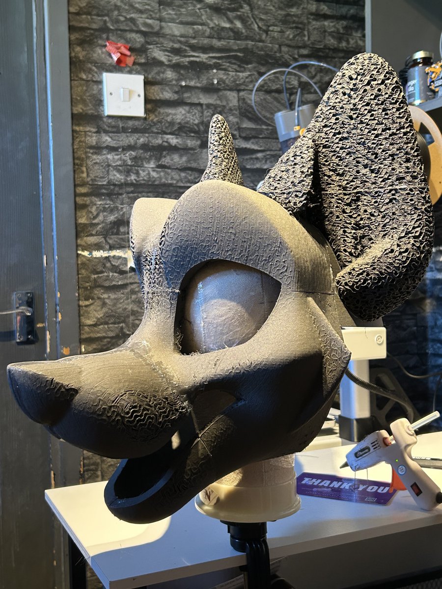 HoundmadeSuits's tweet image. Another canine has been in the works lately🐾 

#Fursuitmaking #Furry #fursuitbase