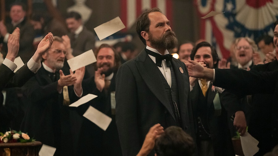 hedmarksmovies's tweet image. DEATH BY LIGHTNING
The strange story of the 1881 assassination of James Garfield gets a very entertaining treatment. Unexpectedly well-paced for a #Netflix miniseries, with a stellar cast, where #MatthewMacfadyen and #NickOfferman are standouts.