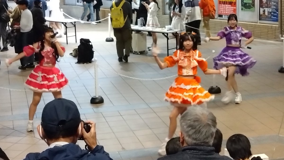 elegant_1838SK's tweet image. 2025.11.16 KAGAYAKI Fes mini #62
#湊町リバープレイス にて
#TwinkleTroupe 
#芹沢愛桜 #あいるの幸せふぁいる 
#来栖璃音 #脳内りおん色 
#花咲花奈 #はなといるとみんなはっぴー 
僕の永遠の神推しのえみなちゃんが卒業してからは初めて、Twinkleのライブを見届けました。