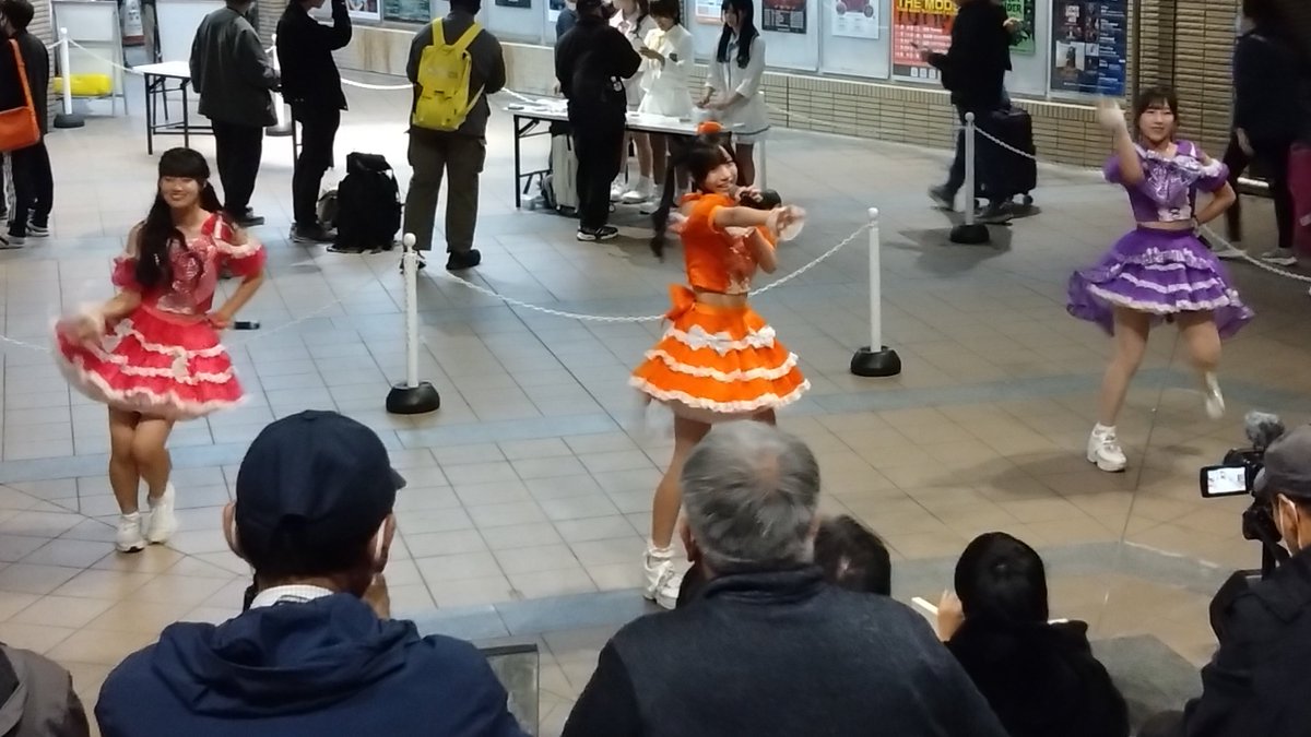 elegant_1838SK's tweet image. 2025.11.16 KAGAYAKI Fes mini #62
#湊町リバープレイス にて
#TwinkleTroupe 
#芹沢愛桜 #あいるの幸せふぁいる 
#来栖璃音 #脳内りおん色 
#花咲花奈 #はなといるとみんなはっぴー 
僕の永遠の神推しのえみなちゃんが卒業してからは初めて、Twinkleのライブを見届けました。