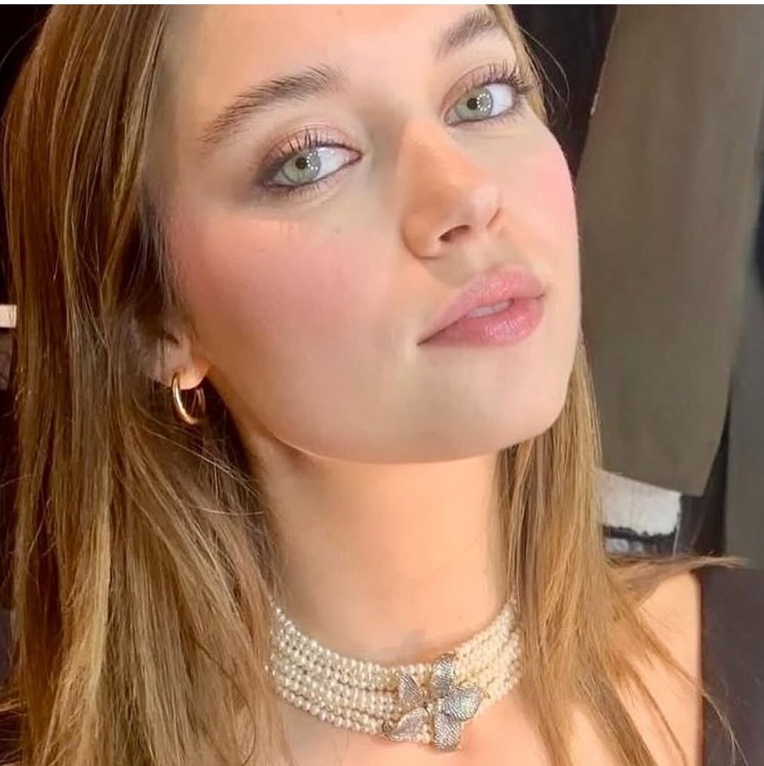 gözlerinin güzelliğine mübtela olduğum biricik kızım,Sağlığlı bir beden,Huzurlu bir zihin ve doğru insanlar nimettir. Allah bu nimetleri eskik etmesin hayatından amin #AfraSaraçoğlu AfraSaraçoğlu