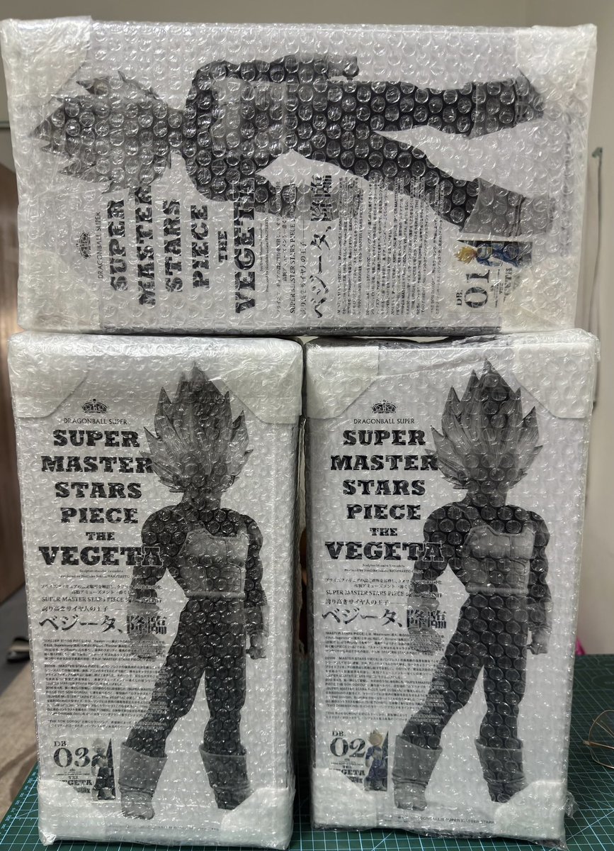 dodomatsuke's tweet photo. (๑˃ᴗ˂)ﻭ

この時期に、ベジータSMSPの1〜3コンボを新品・未開封で手に入れられるなんて、本当に運がいい！🙀
正直、箱を眺めてるだけでも十分に気持ちいいんだけど…
開封し���あの“バニラの香り”まで味わうべきかな？ 🔥🔥

#SMSP
#Dragonball https://t.co/Oh359HJQOU