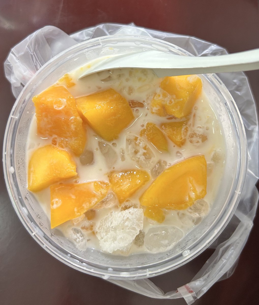 shesyaarf's tweet image. nothing beat ES MANGGA FKG YG SUPER ENAK DAN TEMPTING INI???🤯🧡🥭 (makasi fisip udah deket ke fkg)
