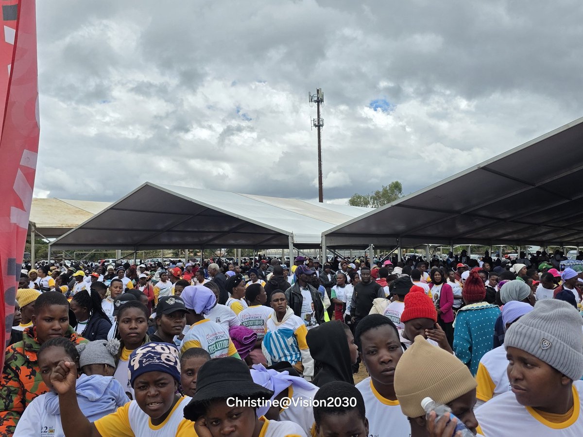 chrissy10charu's tweet image. A massive turnout is being witnessed at the Harare Zone 5 Inter District Meeting, with thousands gathered despite the threat of rain. The event has generated significant excitement and anticipation among attendees. 

#CDENHAMOYAPERA 
#HARARE 
@KMutisi @Mug2155