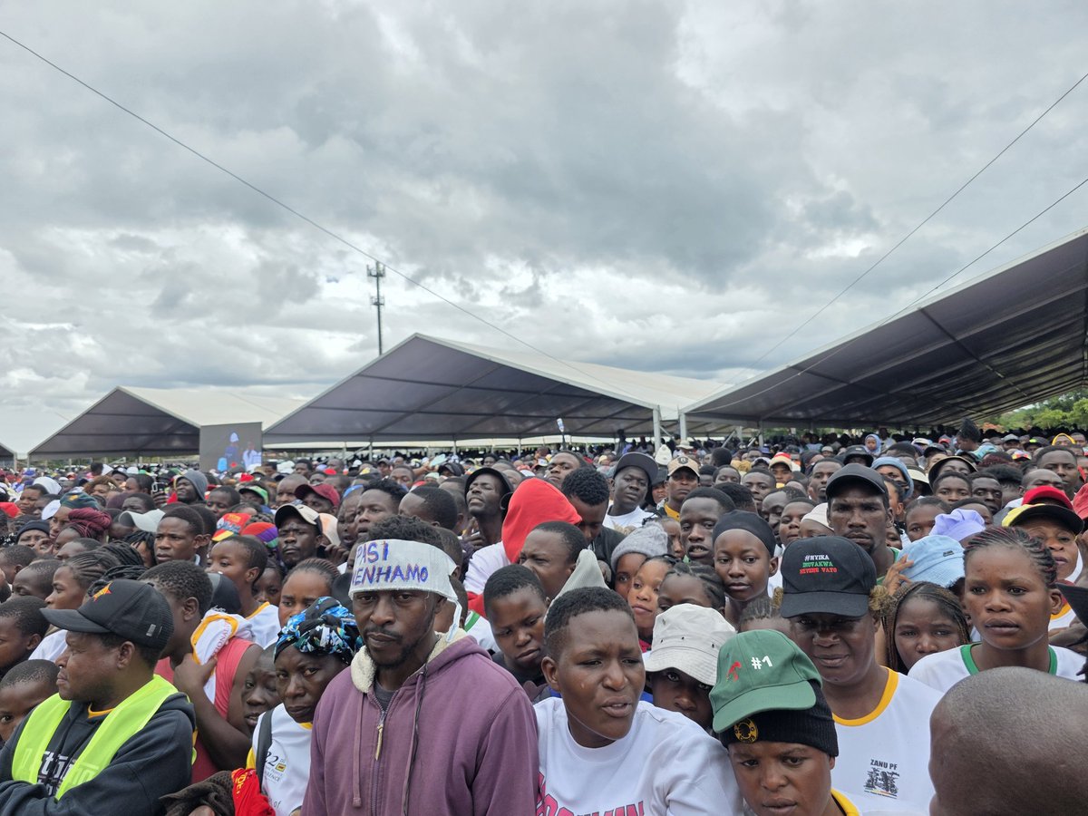 chrissy10charu's tweet image. A massive turnout is being witnessed at the Harare Zone 5 Inter District Meeting, with thousands gathered despite the threat of rain. The event has generated significant excitement and anticipation among attendees. 

#CDENHAMOYAPERA 
#HARARE 
@KMutisi @Mug2155