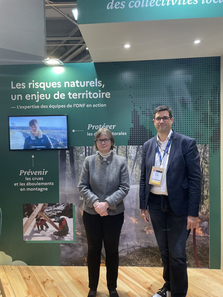 BrosseAnthony's tweet image. 📍 Au @salondesmaires hier pour échanger avec :
🌳 L&apos;@ONF_Officiel sur la protection de nos #forêts ;
🌾 Le @CnraFrance sur  l’#agritourisme ;
🔶 @LesBuralistes sur la presse, la contrebande et la vitalité des nos commerces.
🤝 Heureux d’avoir croisé de nombreux élus du #Loiret.