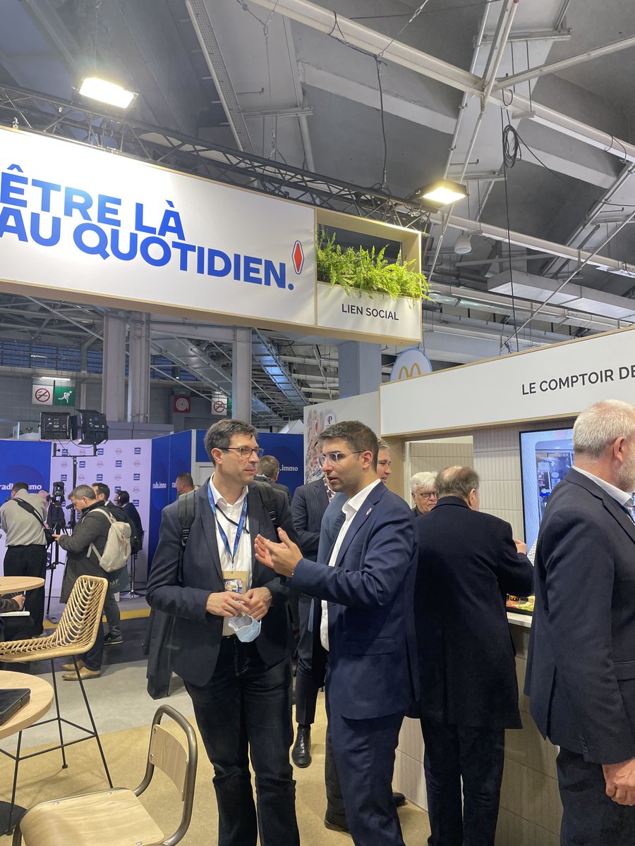 BrosseAnthony's tweet image. 📍 Au @salondesmaires hier pour échanger avec :
🌳 L&apos;@ONF_Officiel sur la protection de nos #forêts ;
🌾 Le @CnraFrance sur  l’#agritourisme ;
🔶 @LesBuralistes sur la presse, la contrebande et la vitalité des nos commerces.
🤝 Heureux d’avoir croisé de nombreux élus du #Loiret.