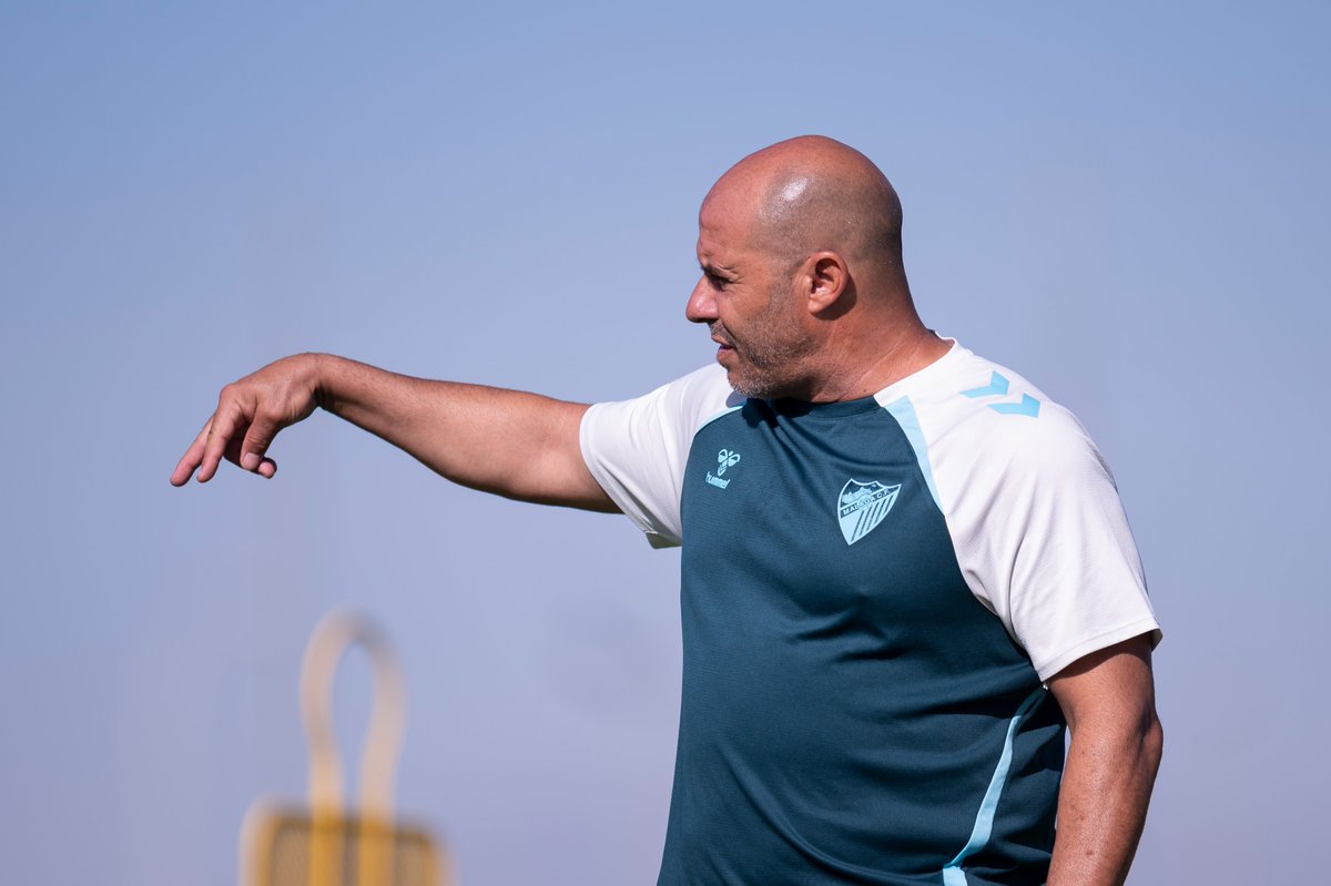 MalagaCF's tweet photo. Bravo se hace cargo del Atlético Malagueño 🆕

El hasta ahora segundo entrenador del equipo dependiente del Málaga CF pasa a asumir las funciones de primer técnico durante la temporada 25/26.

➡️ https://t.co/y5GQq1XNpL

¡Mucha suerte, míster! 💙 https://t.co/bctvTotq30