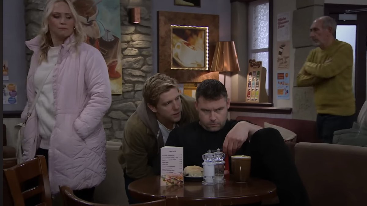 AlwaysRobron's tweet image. Hahahaha Robert could you be anymore OBVIOUS?🤣 #robron