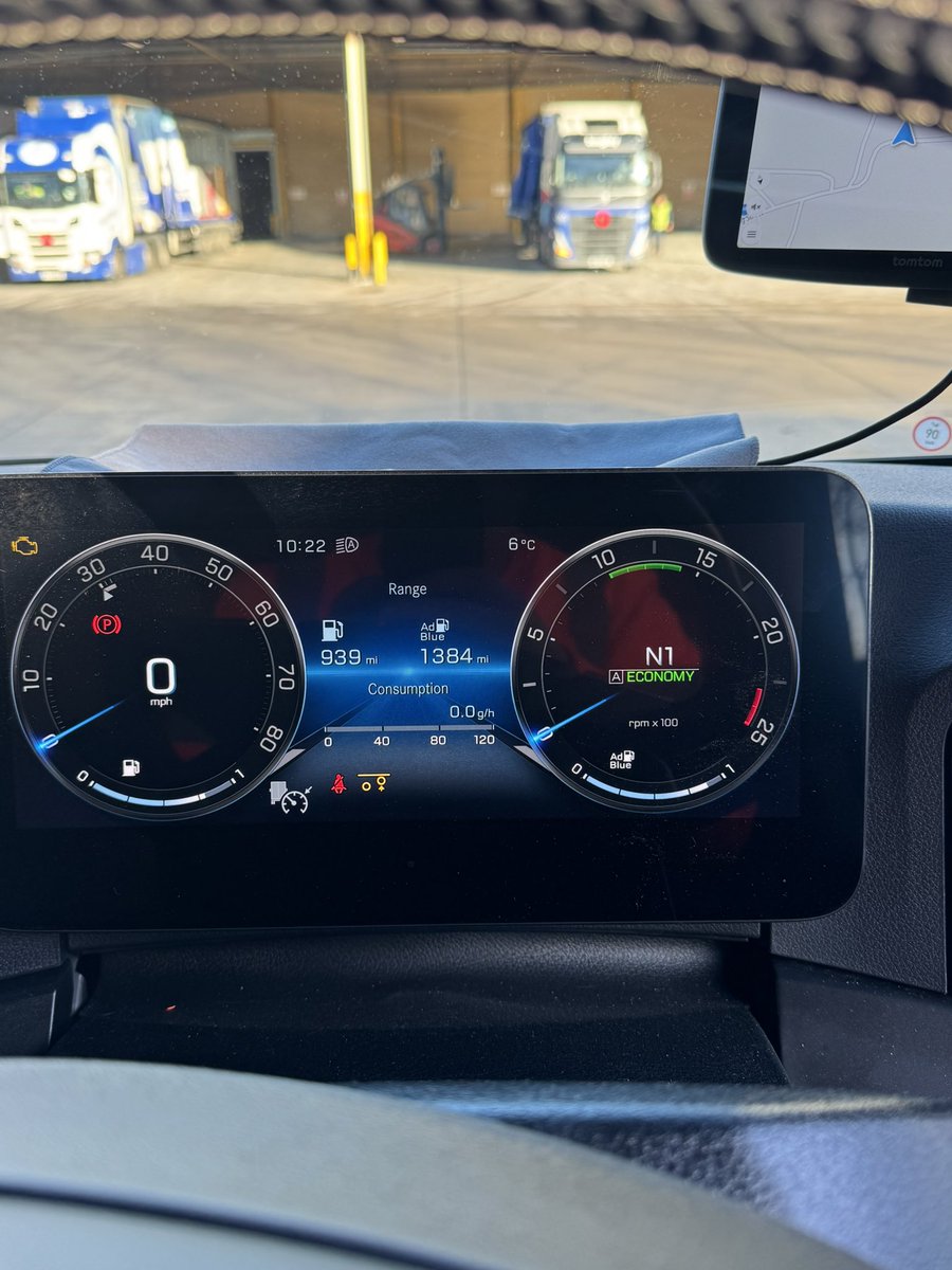 poshtrucker1's tweet photo. ๐ ๐ฃ๏ธ shift 6/6 ๐ฃ๏ธ ๐
Well a nice unplanned extra shift in..
Little bit of multi drop.. shame as no โ๏ธ just lots of frost..
Sun is shining โ๏ธ
Drop 2 completed
Waiting for ๐ paperwork
#poshtrucker #keepingthewheelsturning #busyshift https://t.co/RWesjha4ZN