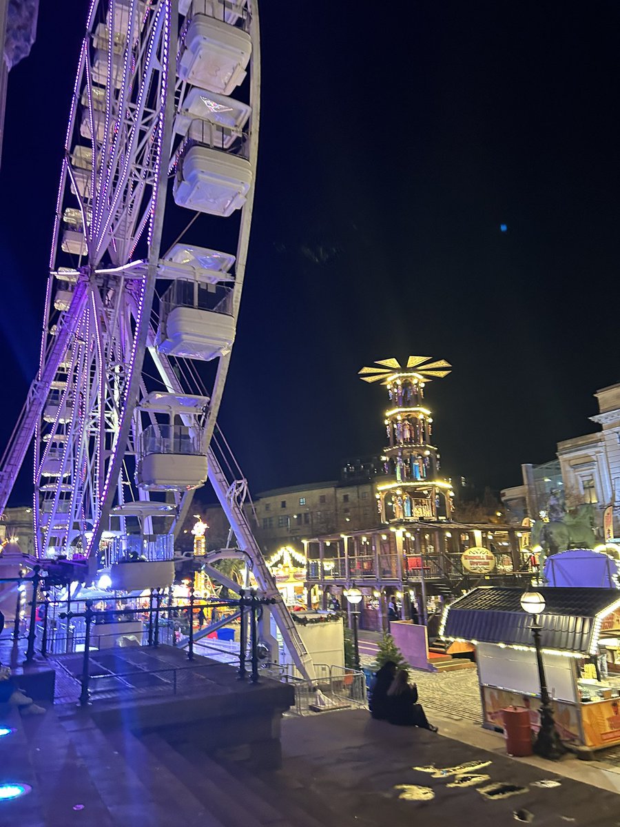 kodezuke's tweet image. why is liverpool so lit I WISH I WENT TO UNI HERREEEEE