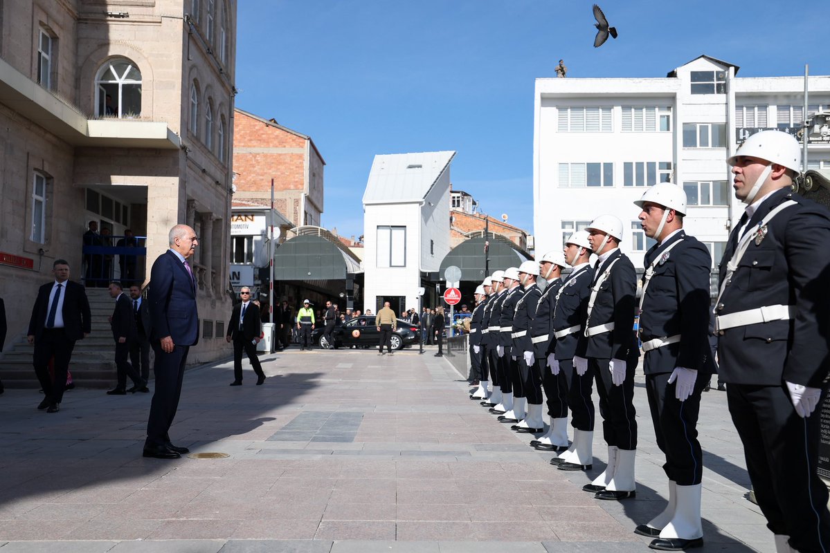 Bağrında nice âlimlerin, âriflerin, evliyâların yetiştiği “Salihler Şehri” Aksaray’ımızdayız.

Programımız kapsamında valiliğimizi ziyaret ederek Vali Mehmet Ali Kumbuzoğlu’ndan şehrimizde yürütülen çalışmalar ve projeler hakkında bilgi aldık.

Valimize ve Aksaray’da görev yapan