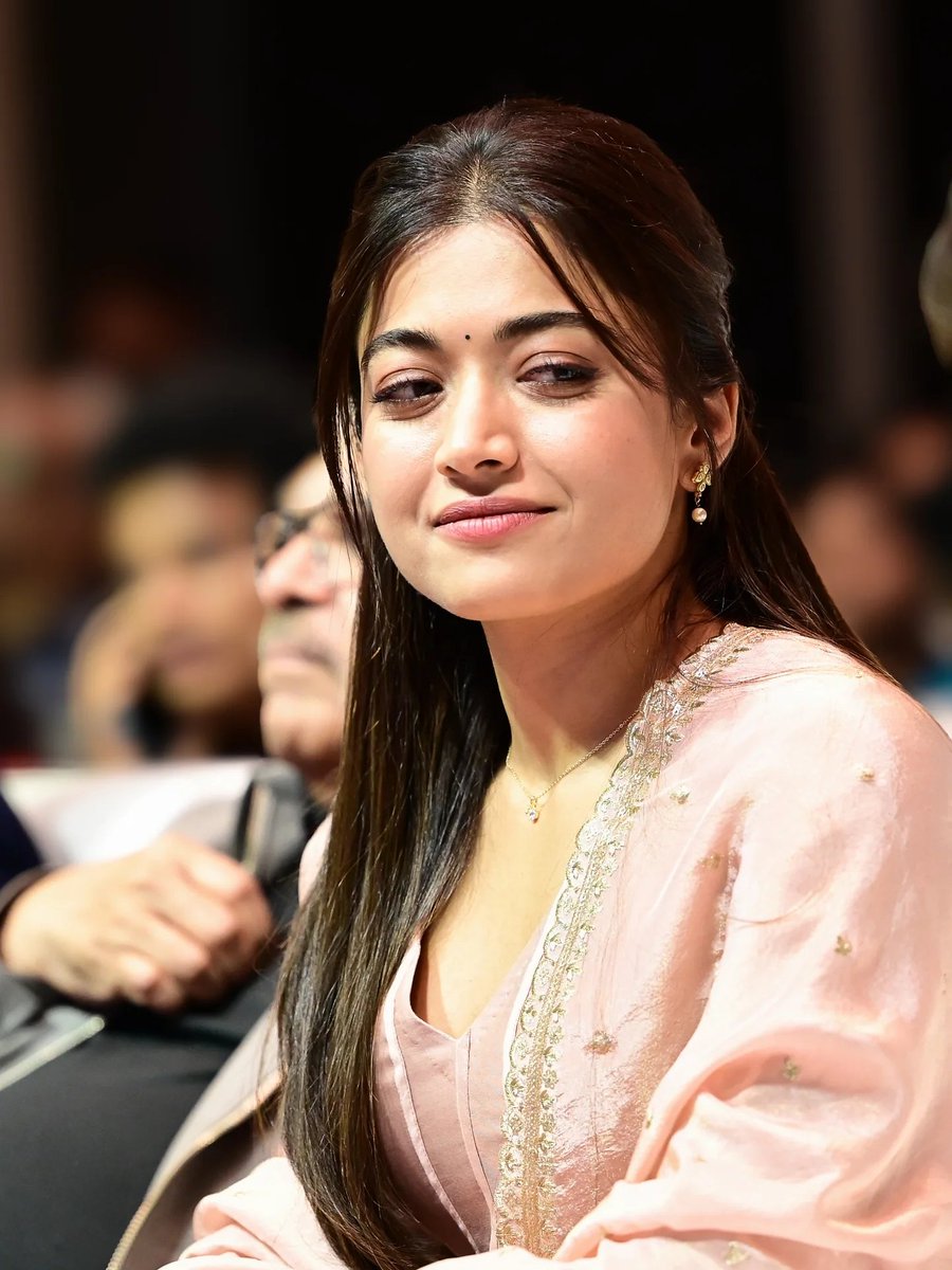 Rashmika Mandanna 🩷

#Rashmika #RashmikaMandanna