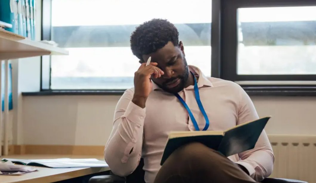 TogetherMW's tweet image. Article features concerning figures on the wellbeing of teachers from a survey showing the impact on their #MentalHealth of stress &amp;amp; pressure with #LivedExperience from teachers who left the profession &amp;amp; others on changes they made to help support them bbc.co.uk/news/articles/…