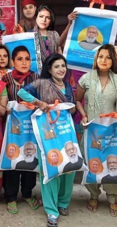 DineshA49300398's tweet photo. @chitraaum @narendramodi चिथरा 
तु तेरे पांच किलो राशन की चिंता कर 😹😹😹 https://t.co/6H2rc3bvT5