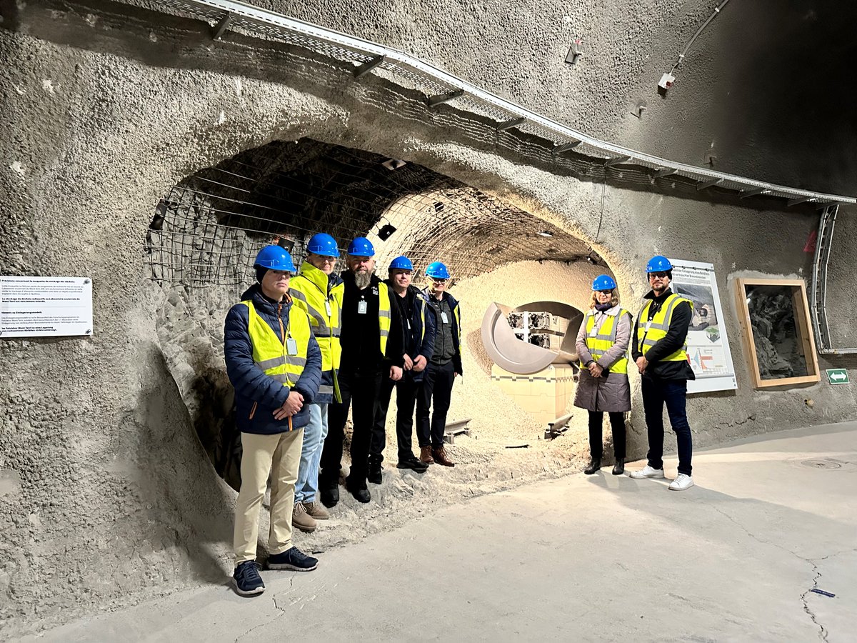 PAAtomistyki's tweet image. Spotkanie delegacji #PAA z przedstawicielami szwajcarskiego dozoru jądrowego @ENSI_CH to nie tylko wymiana doświadczeń. To również wizyta w podziemnym laboratorium i rozmowy o składowaniu odpadów promieniotwórczych. Więcej: gov.pl/web/paa/polsko…