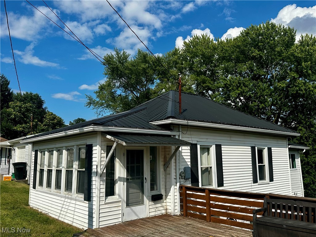 LisaTaylorReal1's tweet photo. 3602 11th Avenue, Vienna, WV, 26105
3 bed | 1 bath
Active | 110000
https://t.co/kPg731k6Zy
Cozy bungalow in the heart of Vienna! This inviting 3-bedroom, 1-bath bungalow offers the perfect blend of character and convenience. Situated on a spacious double lot, the home features... https://t.co/GsHpZTsgyN
