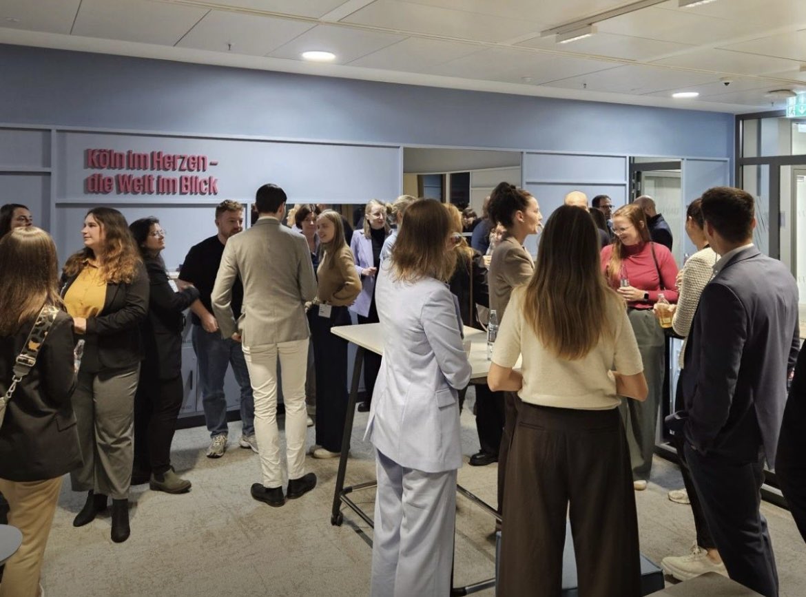 CuraScript_de's tweet image. #CuraScript @ #KPMG Healthy Connections 2.0! 🚀 in Köln diskutiert: Effiziente Prozesse &amp;amp; #Interoperabilität sind Key für die Gesundheitsversorgung.
CuraScript schafft Abhilfe: #medizinische #Dokumentation &amp;amp; Infos im Klinikalltag. Danke #KPMG für den Austausch! #health #ki #ai