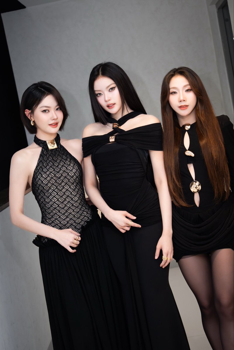 asforcnt's tweet image. ฝากพิกซี่ไว้ในอ้อมอกอ้อมใจกับพี่ไอคอนนะค้า เคานต์ดาวน์กับพี่ไอคอนครั้งแรกเลยย ❤️💖
#PiXXiE 
#AmazingThailandCountdown2026 #CountdownatICONSIAM
#เคานต์ดาวน์ที่ไอคอนสยาม #ICONSIAM