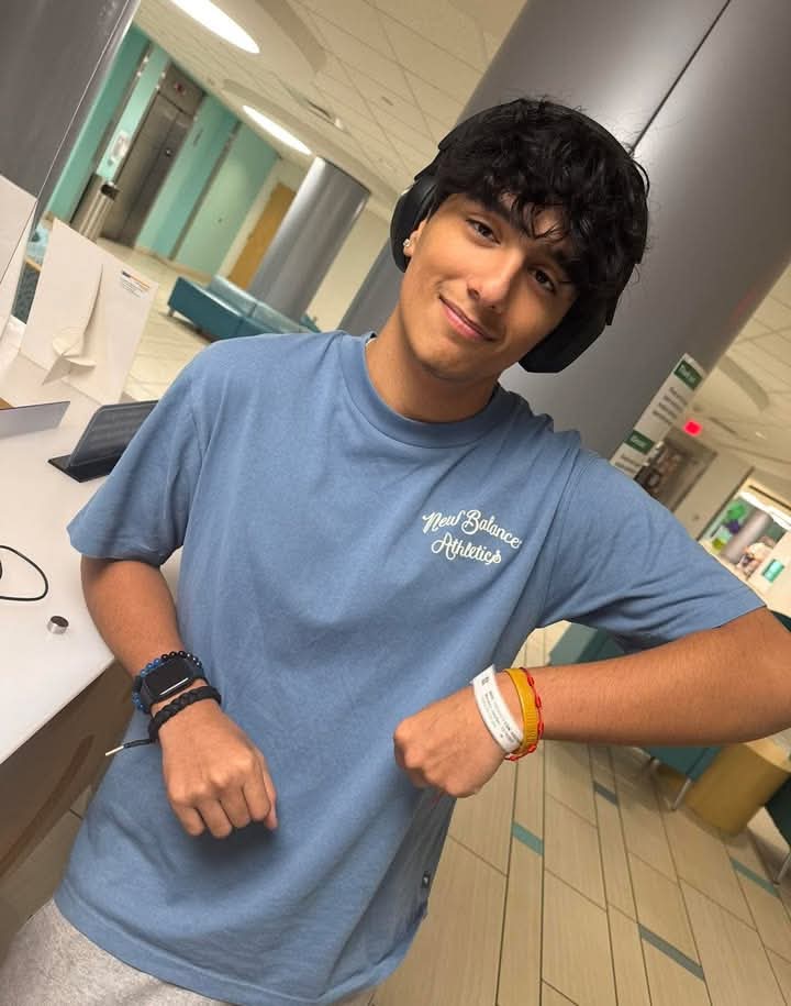 CrazyVibes_1's tweet image. He&apos;s only 15.  Doctors found a mass the size of a peach pressing right on this Texas teen’s brain.

His name is Jaedyn.
He&apos;s a sophomore who attends STEM Academy while also taking college courses at Texas A&amp;amp;M San Antonio.
A bright future already in motion.

But right now, none of…