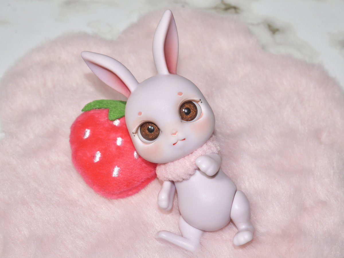 ずいぶん前にゲットしてたカプセルドールのうさぎちゃんを、ようやく