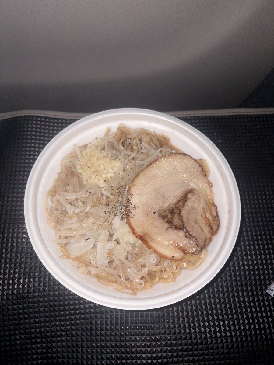 _eigo55's tweet photo. 今日の夕飯🍜
ローソンの二郎系

だいぶ整理整頓が済んだので
明日から本格稼働していきます

お茶は、
利島で買った、
神津島の販売者の、
明日葉茶 https://t.co/I2iTD1yFD9