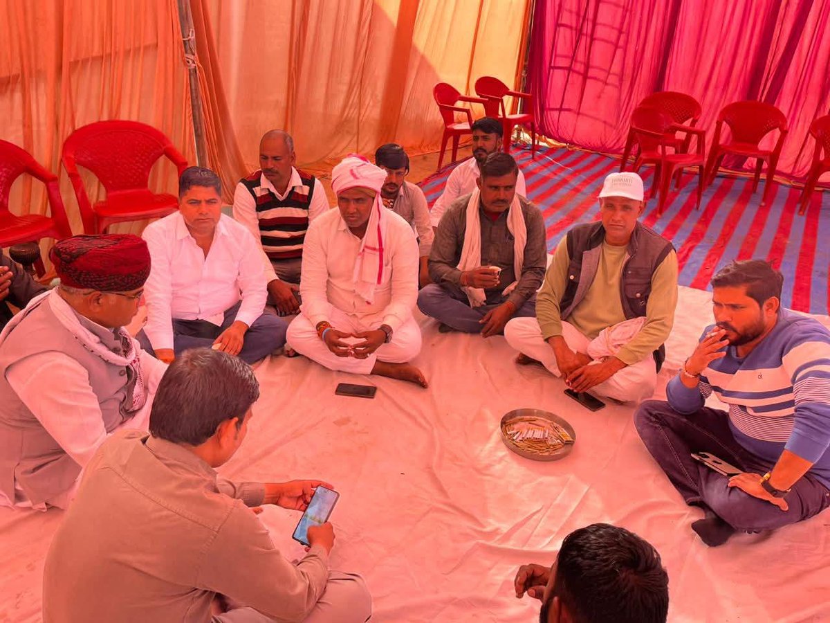 MangilalDoi's tweet photo. 📌 गांग्लयावास ,दौसा
छोटे भाई मक्खन डोई की पूजनीय माताजी स्व.श्रीमती लछमा देवी की शोक सभा में पहुंचकर श्रद्धांजलि अर्पित की।।🙏🙏
@MangilalDoi @DoiSuresh https://t.co/Ycec7cdzeC