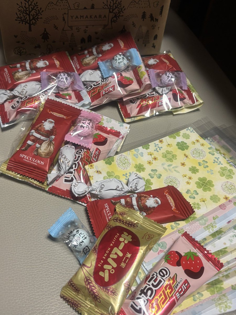 袋詰め作業なぅ🎁🍬🍫🍩

ふと時計見て
「あれ？ちょっと待て
もうこんな時間なの？！」

１時間勘違いしてた💦

私の１時間どこに消えた？？？

 #お菓子袋詰め
 #イベントお土産

 #夢中でやってた
 #そりゃお腹空くわけだ