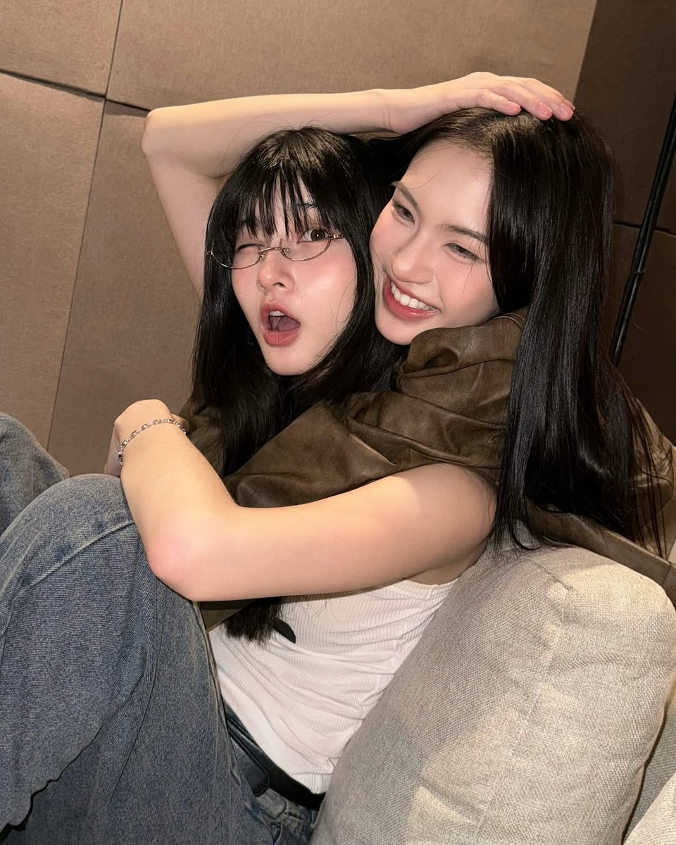 lesserafimstan5's tweet photo. ･ ｡
    ∴｡　
　･ﾟ*｡. 
　　･ *ﾟ
　 ･ ﾟ*
     ･｡    ♡ 。　　・　゜ 　　　♡
　　　♡　　　　♡ ゜・。。 ♡
・゜ ♡ ゜・  My Pair ・ ♡ ° . 。
　　　　♡.
　。・゜　　　 ♡ ・ 。　　。・゜ ♡
　　♡　。・゜
　　　　♡　　
#เอมีบอนนี่ 
#เอ็นจอยจูน
#กินจ์
#บลีจี https://t.co/mqdLkLhLF1