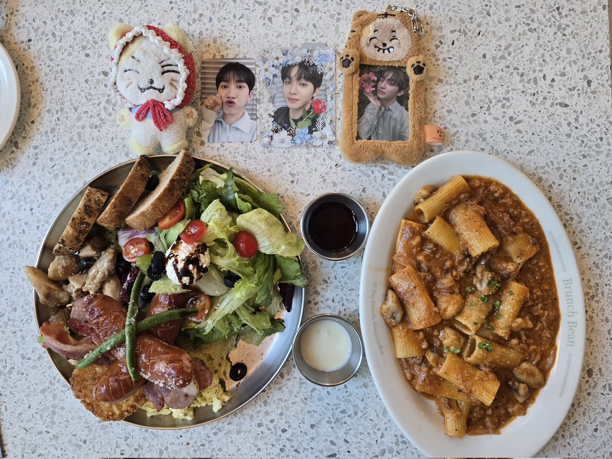 Sunshine_sik_'s tweet image. 언제나 멜로디 타임(?)은 즐겁지!!!
뒤늦게 올리기ㅋㅋㅋ

이 까페 다락방 같이 꼭대기에 좌식 의자있어서
세상 편하게 쉬다 옴😎