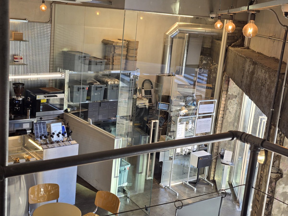 Sunshine_sik_'s tweet image. 언제나 멜로디 타임(?)은 즐겁지!!!
뒤늦게 올리기ㅋㅋㅋ

이 까페 다락방 같이 꼭대기에 좌식 의자있어서
세상 편하게 쉬다 옴😎