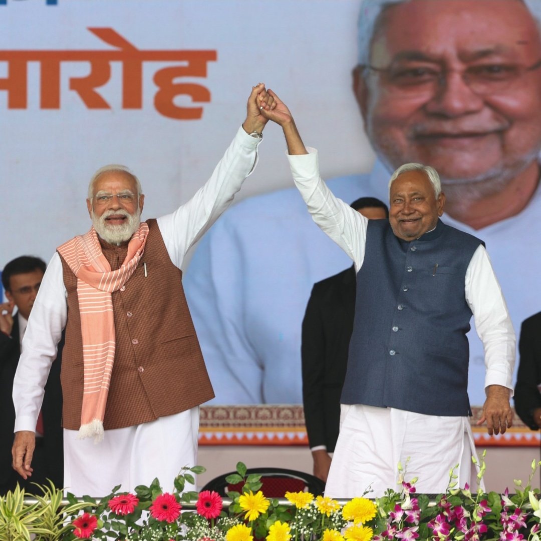 anandkrsinghara's tweet image. माननीय @NitishKumar नीतीश कुमार जी ने दसवीं बार बिहार के मुख्यमंत्री पद की शपथ ली. हार्दिक बधाई. उनके साथ शपथ लेनेवाले नवगठित मंत्रिमंडल के सभी माननीय सदस्यों को भी शुभकामनाएं और बधाई.