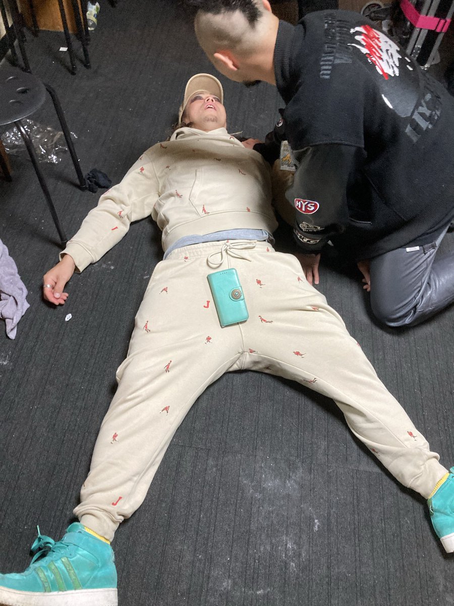 長い1日が終わる。
朝帰ってきてそのまま仕事で今に至る。
久しぶりだなこの感じ。
手が震えてるぜ。

昨日はありがとうございました！
そして改めて
新宿CLUB SCIENCE
10周年おめでとうございます🎉
※写真はNOKS入り
※写真はタイラ生死確認中
#鮫蟹