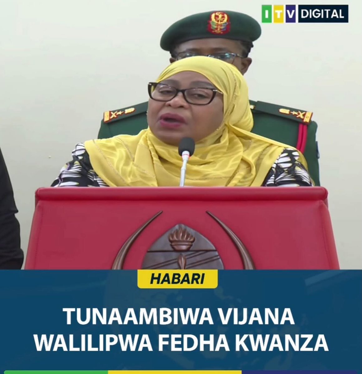 JaneRithe's tweet image. Huyu mama @SuluhuSamia hakuna wa kumsaidia akapumzike kwanza?