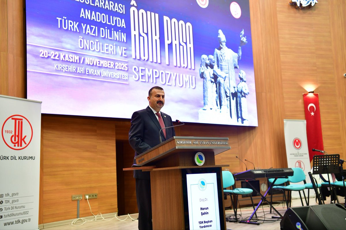DemiryurekSefa's tweet image. 🔷 Anadolu&apos;da Türk Yazı Dilinin Öncüleri ve Aşık Paşa Sempozyumu🔷

Türk diline kimse bakmaz idi,
Türklere hergiz gönül akmaz idi,
Türk dahi bilmez idi ol dilleri,
İnce yolu ol ulu menzilleri,
Bu Garîb-nâme anın geldi dile,
Kim bu dil ehli dahi ma‘ni bile. (Aşık Paşa)…