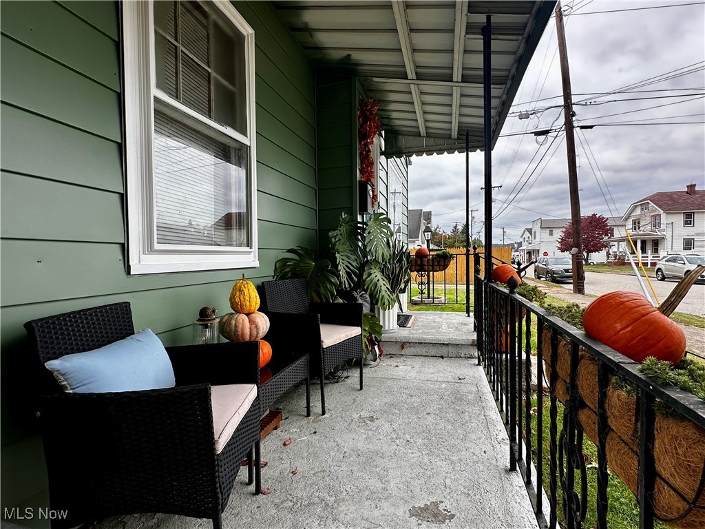 LisaTaylorReal1's tweet photo. 308 Cherry Street, St Marys, WV, 26170
3 bed | 2 bath 1240 Sq. Ft.
Active | 159000
https://t.co/bd4pvEwFIT
Charming and Cozy Bungalow! This delightful 3-bedroom, 1.5-bath home offers the perfect blend of comfort and character. Enjoy an updated kitchen with new stainless steel... https://t.co/Hs4jzGOuIO
