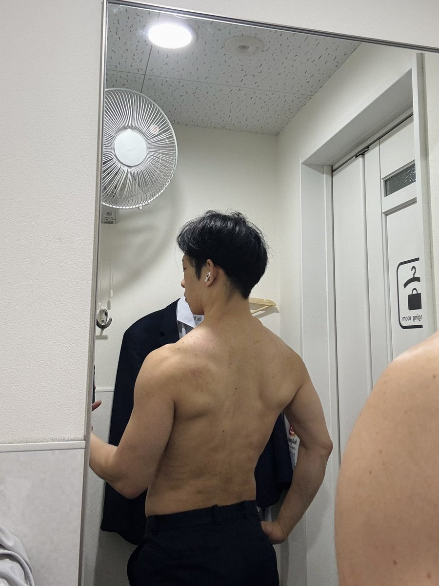 osageee3's tweet photo. 腕と背中やりました

昨日早く寝たおかげか今日は集中して良い筋トレができました💪🏼😊

睡眠って大事！ https://t.co/EEEGP7Rhvo
