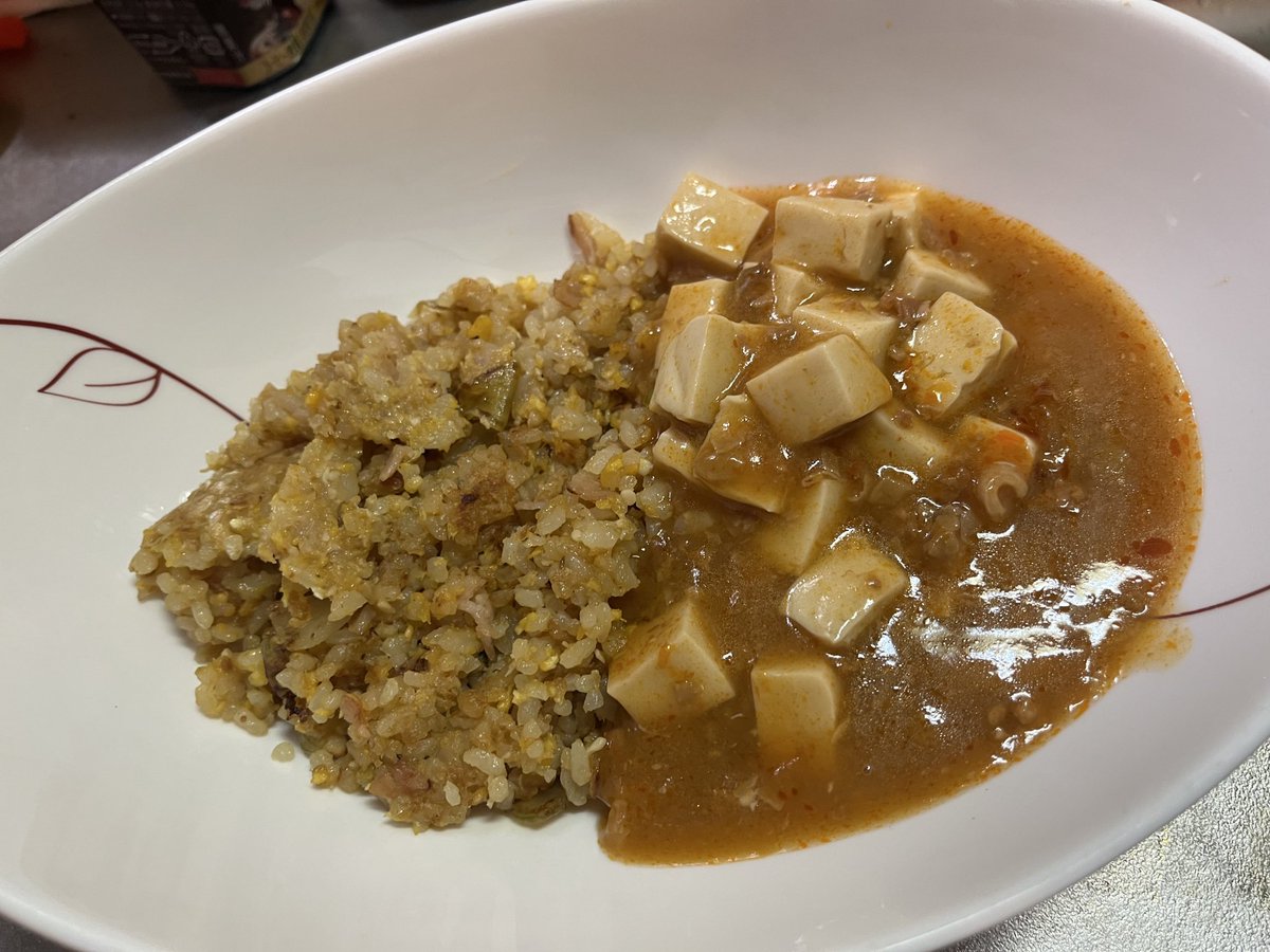 badspeeeed's tweet image. 麻婆炒飯

炒飯を作り、市販の麻婆豆腐をぶっかけました🔥
最高😀
#おうちごはん