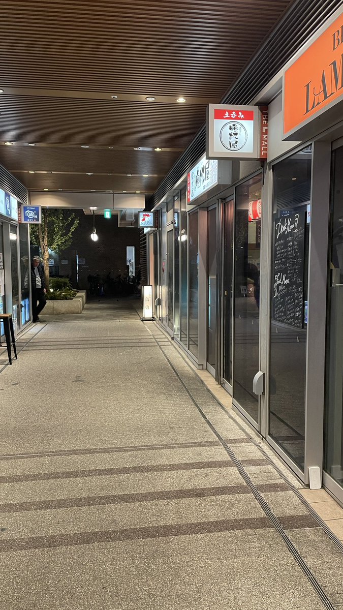 Beeeetrick's tweet image. 禁煙の方にしました
さんま刺し(310円)の量凄い