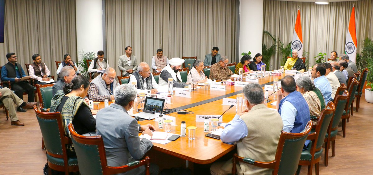 mppchaudhary's tweet image. आज नई दिल्ली में माननीय वित्त एवं कॉरपोरेट कार्य मंत्री श्रीमती निर्मला सीतारमण जी की अध्यक्षता में केंद्रीय बजट 2026-27 के संदर्भ में श्रम संगठनों के प्रतिनिधियों के साथ हुई नौवीं प्री-बजट बैठक में सम्मिलित हुआ।

बैठक में वित्तीय सुधारों, नीतिगत मुद्दों और श्रमिक यूनियनों से…