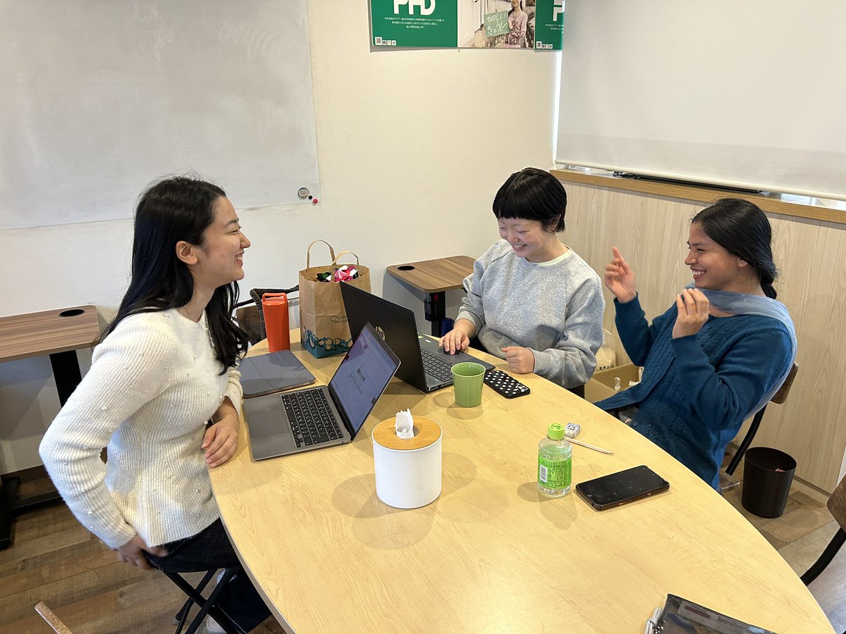 phdkyokai's tweet image. \\本日の事務所の様子🌱//

本日は国内研修生2人とルビーさんが事務所にいました🌈東日本研修から帰ってきたばかりのルビーさん🗼東日本での思い出を嬉しそうに国内研修生に話していました🥰

#phd #phd協会 #国際協力 #神戸市ngo #研修生 #国内研修生 #ネパール #手話