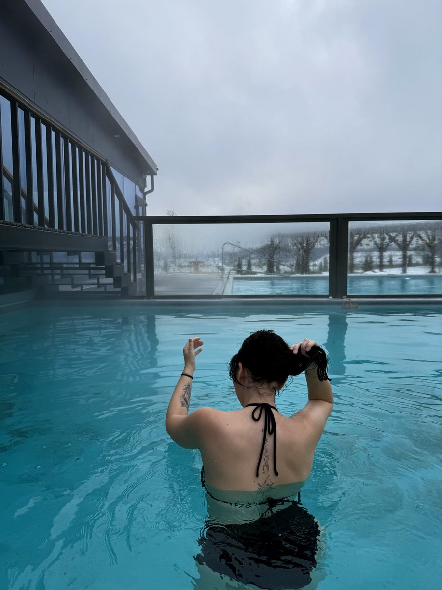 llissuh's tweet image. irl queues