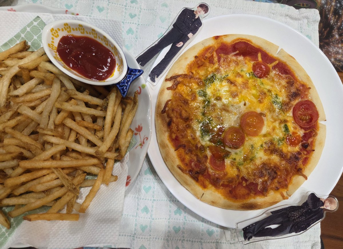aya1017shun's tweet image. ピッツァの日だもんね🇮🇹🤭🍕✨
私も薄いの好きだな😋✨
#IMPickup