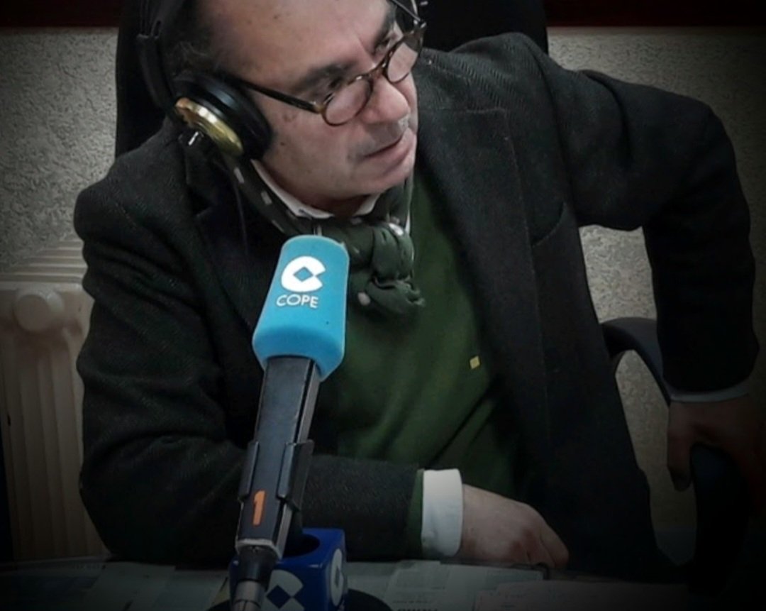 ManoloVieraN's tweet image. MediodíaCOPE #TorosYPunto @COPEUtrera 98.1 fm. 13,50 h.   Editorial y monólogo  dedicado  &quot;ataque del #Gobierno a la tauromaquia y veto a #IgnacioSánchezMejias en actos conmemorativos  #GeneraciónDel27&quot;. Hablaremos  del final del contrato entre #RMaestranzaDeCaballería y #Pagés.