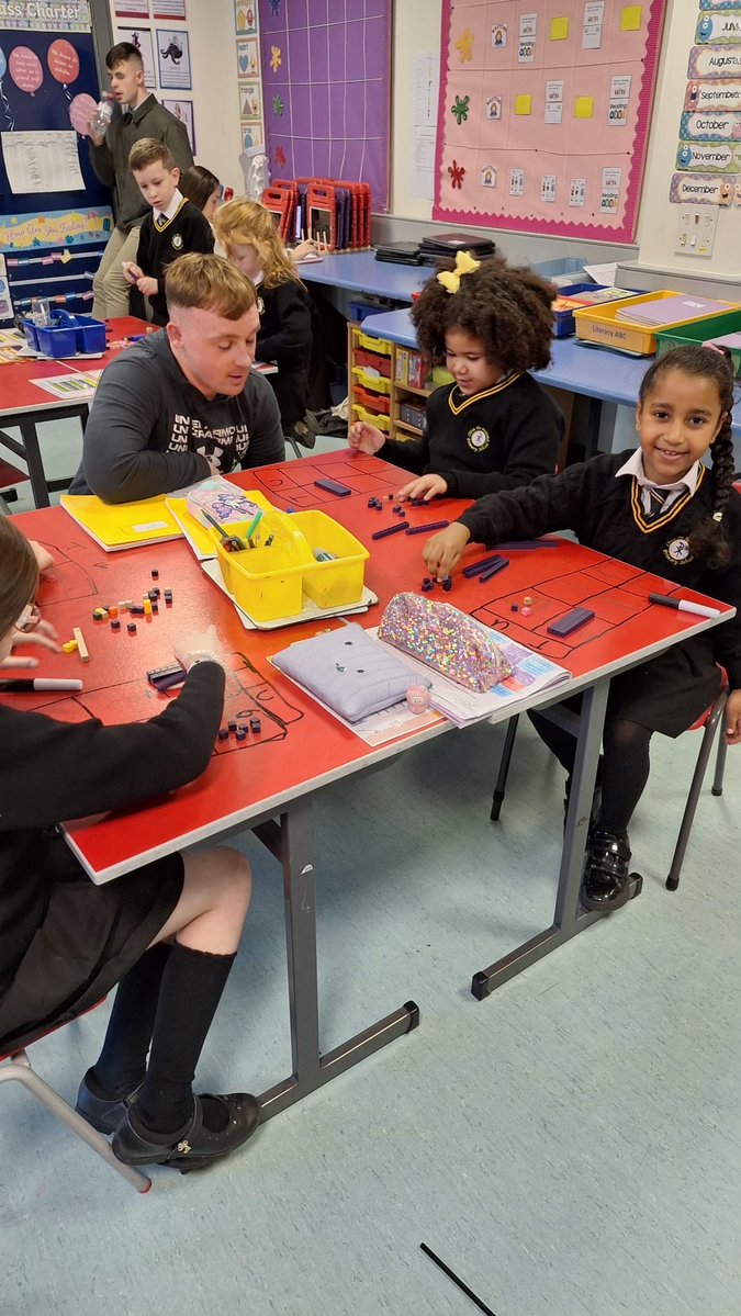 ctrps1's tweet image. 🧮 Miss Bunting’s P4s are hard at work learning to carry tens in numeracy — practical learning in action! 

Watching those lightbulb moments shine ✨📚

#Numeracy #Primary4 #PracticalLearning #MathSkills #ClassroomMoments