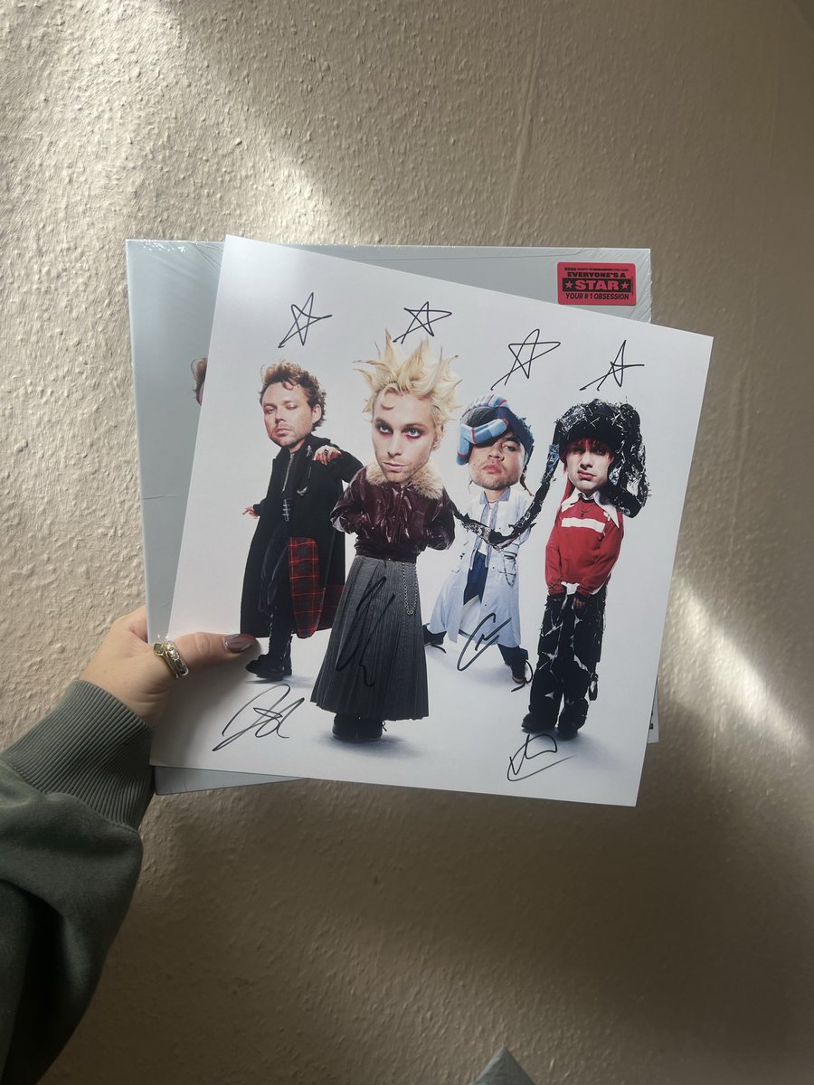 laur777_'s tweet photo. @BanquetRecords Everyone’s a star ⭐ https://t.co/im9BBMrVBq