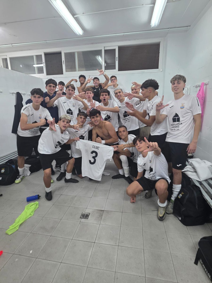 ⚪⚫ Juvenil B/ Buena remontada para traerse los 3 puntos 👏🏻 a casa después de ganar 1-3 frente al Independiente ⚽