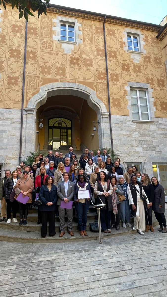 A l’acte “Municipis lliures de Matrimonis Forçats” recollim el diploma que acredita Barcelona com a 20è municipi adherit.

Gràcies a <a href="/ViAcompanyades/">ValentesiAcompanyades</a> per empènyer a les institucions a actuar contra aquesta violència masclista.

 Per una vida lliure i segura per totes!