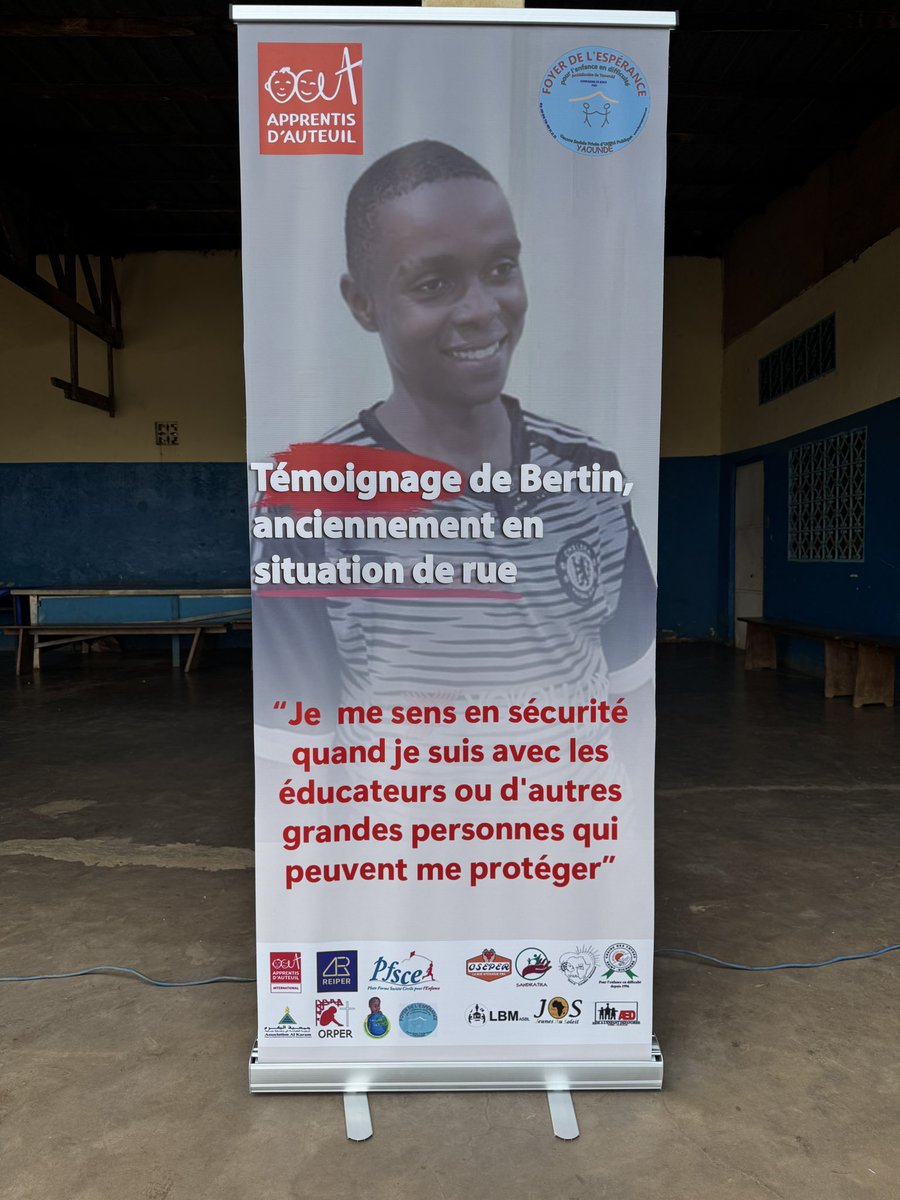 AkereMuna's tweet photo. Journée Mondiale des Droits de l'Enfant – 20 Novembre 2025 : « Mon Jour, Mes Droits »

Ce fut un honneur de participer à la commémoration de cette journée au sein du « Foyer de l'Espérance »à Yaoundé , en reconnaissance des efforts extraordinaires qu'il déploie pour la protection des droits de l'enfant, particulièrement ceux des enfants en situation de rue.

En cette Journée mondiale placée sous le thème « Mon Jour, Mes Droits », nous sommes tous invités à prêter une oreille attentive à la voix des enfants. Il s'agit de comprendre leur réalité quotidienne : les moments où leurs droits sont respectés, ceux où ils sont bafoués, et la manière dont ils les revendiquent avec courage.

Cependant, dans le contexte post-électoral que nous traversons, nous faisons face à une contradiction des plus troublantes. Alors que notre devoir est de protéger les plus vulnérables, nous sommes instead témoins de l'arrestation et de la détention d'enfants, notamment ceux vivant dans la rue, pour leur implication présumée dans des manifestations.

Il ne saurait y avoir de droit à la participation sans le droit à la sécurité et à la protection. Un enfant derrière les barreaux ne peut pas célébrer « Mon Jour, Mes Droits ».

C'est pourquoi, aujourd'hui plus que jamais, nous devons exiger que le droit de chaque enfant à s'exprimer librement et à être protégé contre la violence et toute détention arbitraire ne soit pas qu'un simple thème, mais un principe d'action non-négociable.

Écoutons-les vraiment. Protégeons-les concrètement. Leur voix est leur droit.