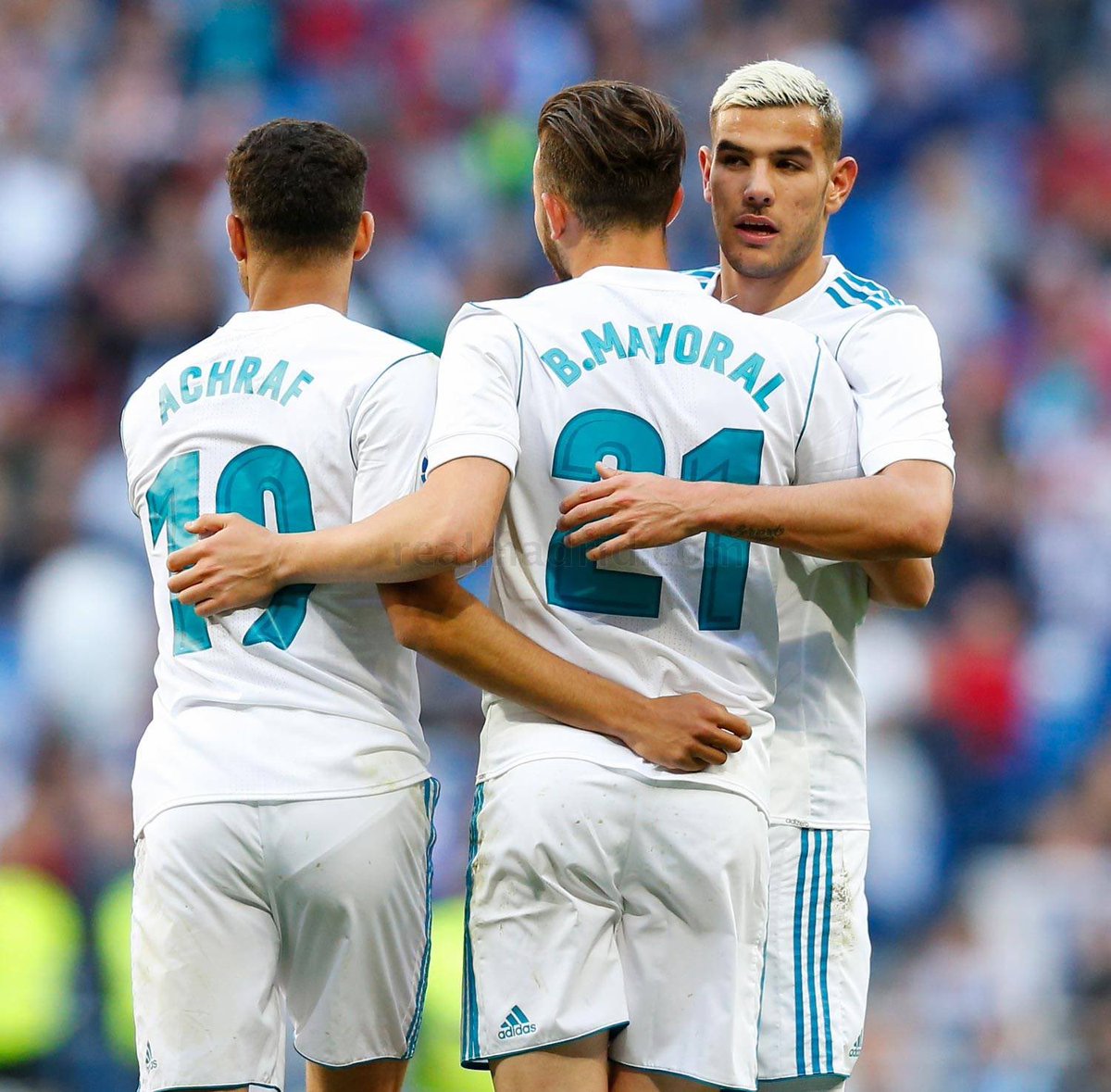 Félicitations! 🙌🏼 #YassineBounou <a href="/AchrafHakimi/">Achraf Hakimi</a> 🙌🏼❤️ #Friends #CAFAwards2025 #Memories